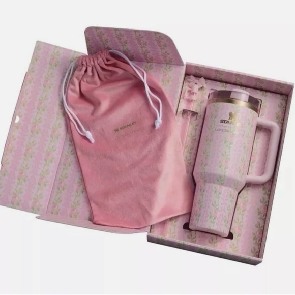 The Stanley x LoveShackFancy💞 Blooming Heirloom 40 OZ BRAND NEW IN PACKING - Picture 2 of 5